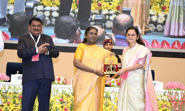 धरती-आबा-के-आंगन-से-विज्ञान-भवन-तक-कोरिया-की-विकास-गाथा-को-मिली-राष्ट्रीय-पहचान
