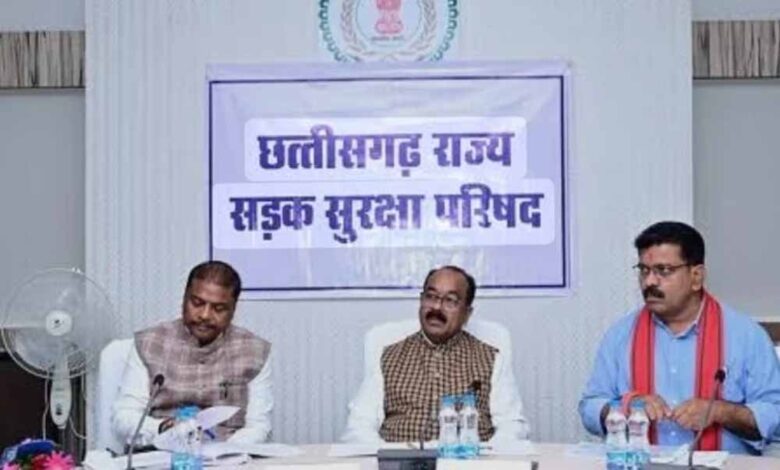 छत्तीसगढ़-में-सड़क-सुरक्षा-पर-जोर,-दुर्घटनाओं-में-कमी-के-लिए-विभागों-को-सख्त-निर्देश