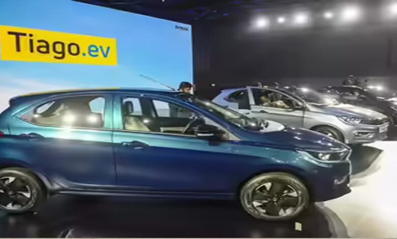 दिवाली-में-tata-motors-की-गाड़ियों-की-धूम,-शोरूम-पर-लगी-भीड़