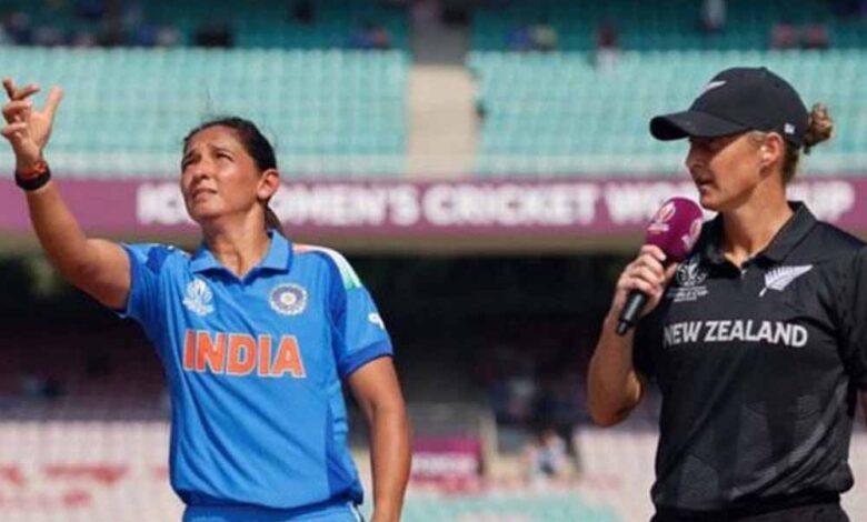 न्यूजीलैंड-ने-नवी-मुंबई-में-भारत-के-खिलाफ-टॉस-जीतकर-पहले-गेंदबाजी-करने-का-फैसला-किया