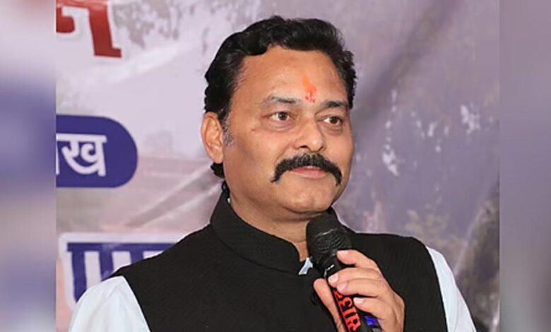 विधायक-संजय-पाठक-विवादों-में,-जमीन-केस-से-जुड़े-4-आदिवासी-कर्मचारी-गायब