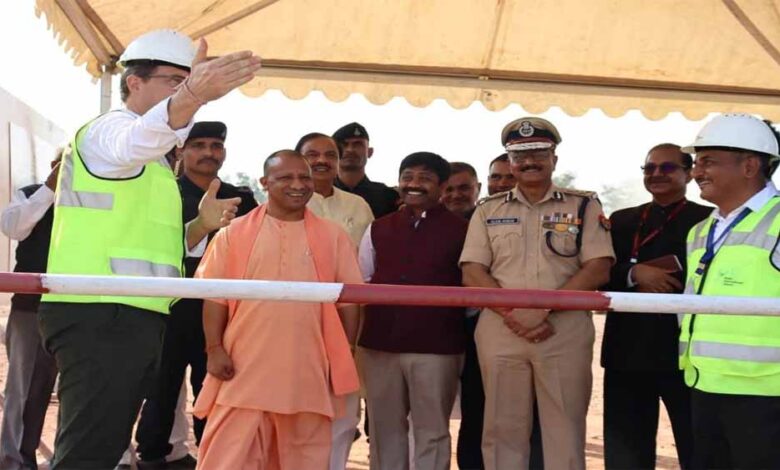 नोएडा-इंटरनेशनल-एयरपोर्ट-का-निरीक्षण:-cm-योगी-ने-तैयारियों-का-लिया-जायजा
