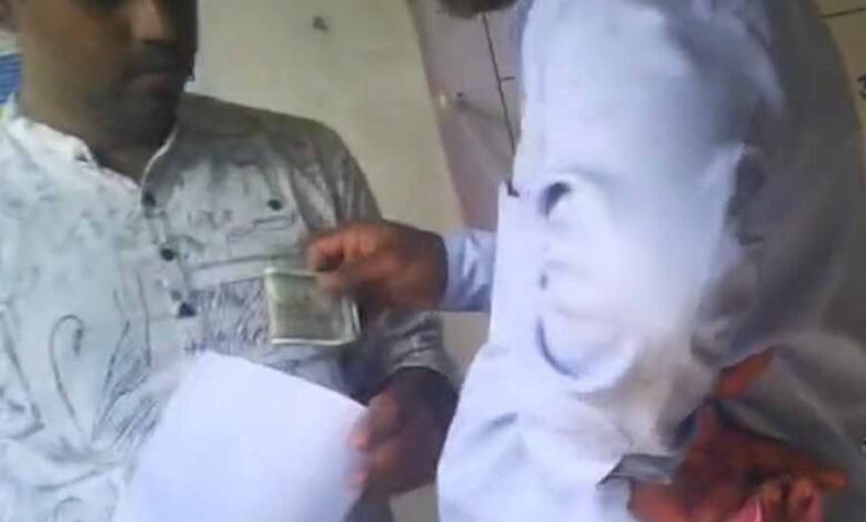 किसानों-की-जेब-पर-कम्प्यूटर-ऑपरेटर-की-नजर:-पीएम-सम्मान-निधि-के-नाम-पर-वसूली