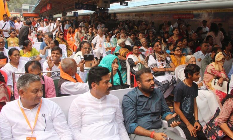 चित्रकूट-से-मुरारी-बापू-और-डिप्टी-सीएम-शुक्ल-ने-दिखाई-हरी-झंडी,-श्रीलंका-से-होते-हुए-अयोध्या-पहुंचेगी-ऐतिहासिक-राम-यात्रा