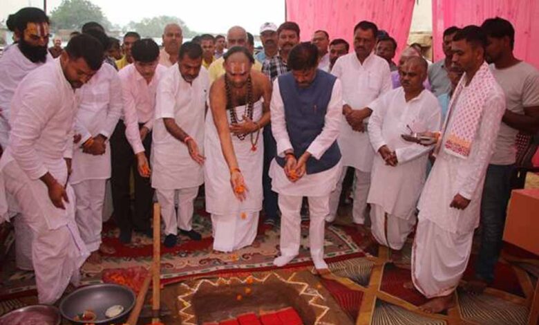 उप-मुख्यमंत्री-ने-आचार्य-आश्रम-नयागांव-में-किया-छात्रावास-भवन-का-शिलान्यास