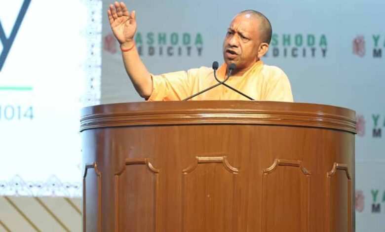 अब-यूपी-के-लोगों-को-इलाज-के-लिए-दिल्ली-में-नहीं-भटकना-होगाः-सीएम-योगी