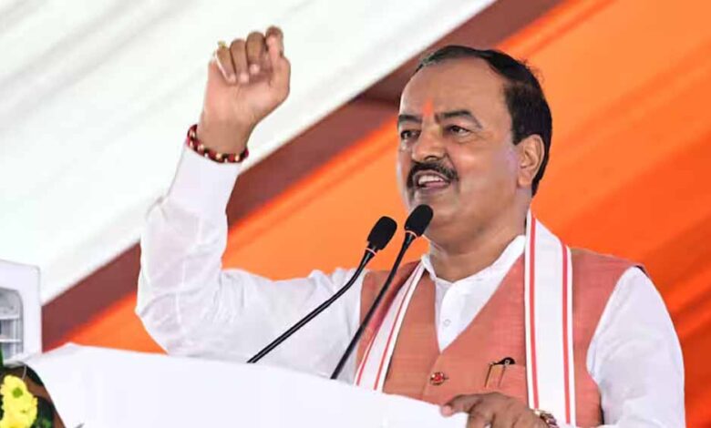 तेजस्वी-यादव-पर-केशव-मौर्य-का-ताबड़तोड़-हमला,-बोले-नौकरी-के-बदले-बिहार-में-लालू-परिवार-का-कब्जा
