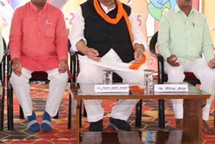 खिलाड़ी भारतीय खेलों को बढ़ावा दें : मंत्री काश्यप