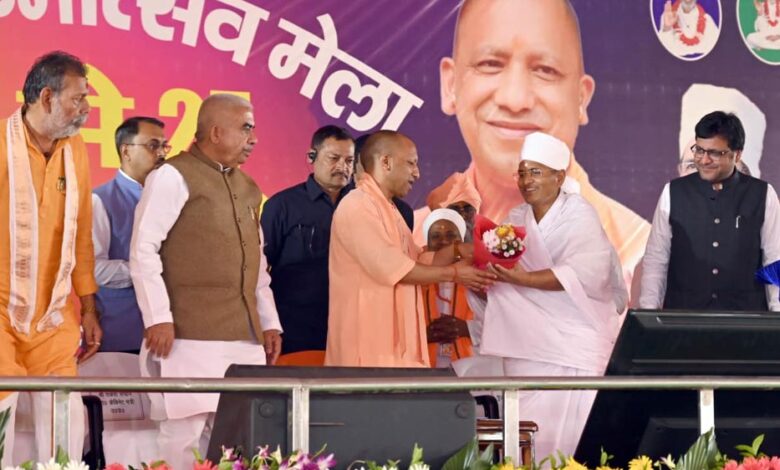 मुस्तफाबाद-का-नाम-होगा-‘कबीरधाम’,-सीएम-योगी-ने-विपक्ष-के-‘सेक्युलरवाद’-को-बताया-‘पाखंड’