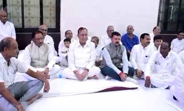 मुख्यमंत्री-विष्णु-देव-साय-ने-पूर्व-विधानसभा-उपाध्यक्ष-स्वर्गीय-बनवारी-लाल-अग्रवाल-को-दी-श्रद्धांजलि