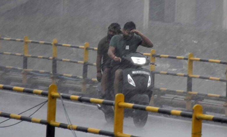 मोंथा-तूफान-का-असर:-छत्तीसगढ़-में-आज-जमकर-बरसेंगे-बादल,-कई-जिलों-में-बारिश-का-अलर्ट