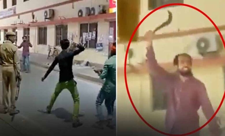 ‘अल्लाह-हू-अकबर’-चिल्लाते-हुए-मंदिर-में-घुसा-युवक,-मूर्तियों-पर-हमला-करने-की-कोशिश,-लोगों-ने-मौके-पर-दबोचा