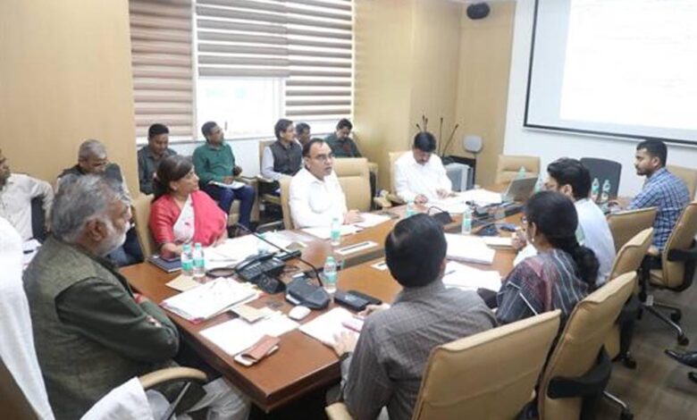 मंत्री-पटेल-ने-संविदा-पंचायत-कर्मियों-के-समय-पर-मानदेय-भुगतान-के-दिए-निर्देश