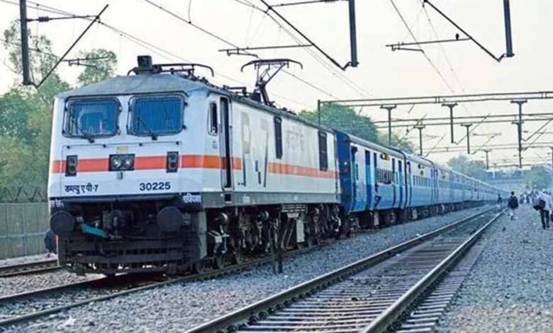 देश-के-76-रेलवे-स्टेशनों-पर-बनेगा-नया-‘होल्डिंग-एरिया’,-रेल-मंत्रालय-ने-दी-बड़ी-मंजूरी