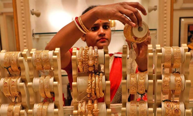 सोने की कीमत में बड़ी गिरावट के आसार, ये 4 फैक्टर बन सकते हैं कारण; चांदी भी गिरेगी