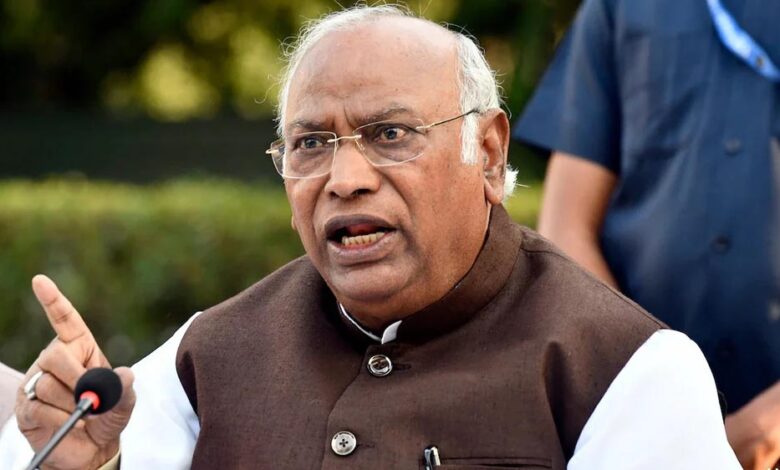 खड़गे-का-हमला:-rss-पर-लगे-बैन,-पटेल-की-विरासत-का-अपमान-कर-रही-बीजेपी