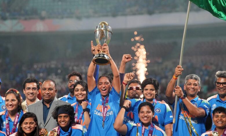 हीरे-ज्वेलरी-और-सोलर-पैनल,-कारोबारी-ने-भारतीय-महिला-क्रिकेट-टीम-को-किया-मोटा-इनाम