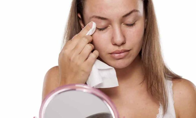 सुंदरता-के-लिए-कैसे-करें-बेबी-वाइप्स-का-उपयोग