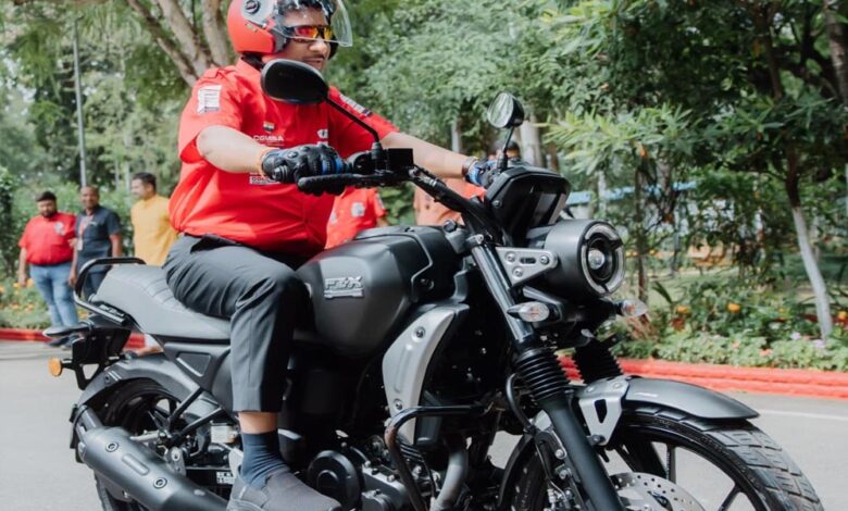 रायपुर-:-मुख्यमंत्री-विष्णुदेव-साय-ने-स्वयं-बाइक-चलाकर-युवाओं-को-दिया-सुरक्षित-ड्राइविंग-का-संदेश