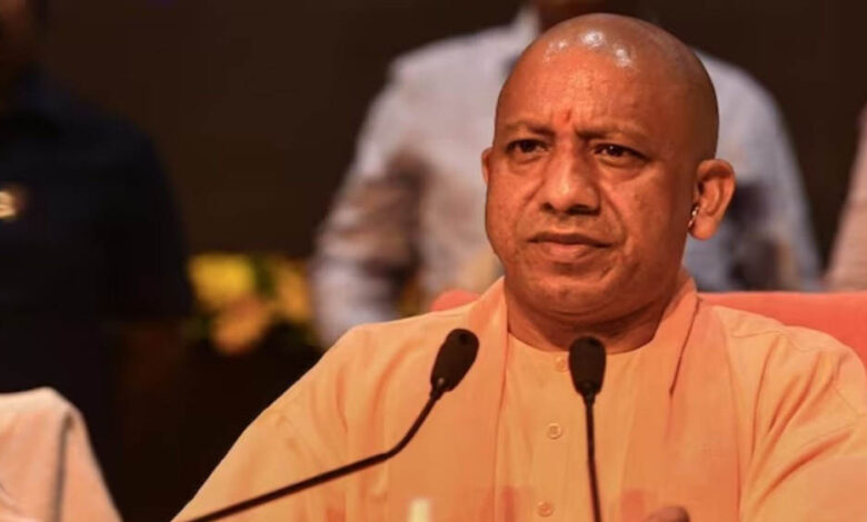 सिक्सलेन-फ्लाईओवर-निर्माण-की-प्रगति-अपेक्षित-न-होने-पर-सीएम-योगी-ने-लगाई-फटकार