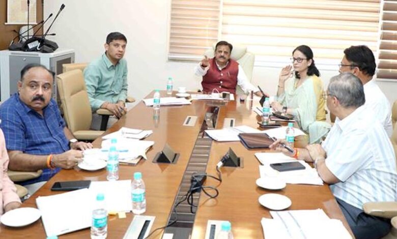 उप-मुख्यमंत्री-शुक्ल-ने-पीएम-अभीम-एवं-15वें-वित्त-आयोग-अंतर्गत-कार्यों-की-प्रगति-की-समीक्षा-की