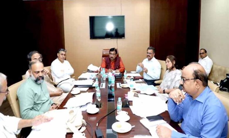 वन-अधिकार-दावों-के-निराकरण-में-सकारात्मक-दृष्टिकोण-अपनाएं-:-मंत्री-डॉ.-शाह