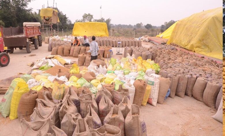 अम्बिकापुर-:-धान-उपार्जन-की-तैयारी-को-लेकर-प्रशिक्षण-संपन्न-–-कलेक्टर-ने-दिए-आवश्यक-दिशा-निर्देश