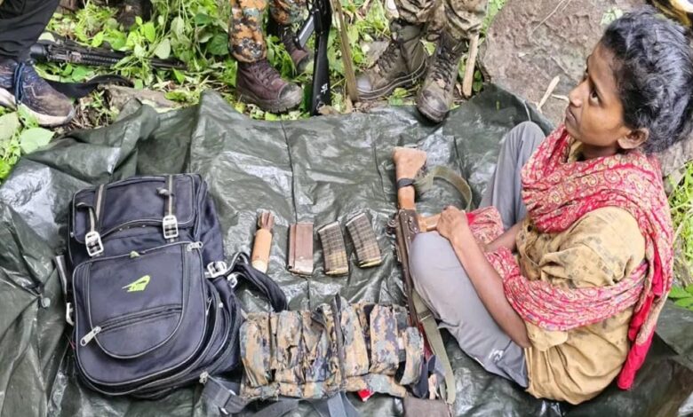 33-साल-बाद-mp-में-पहला-नक्सली-सरेंडर,-23-साल-की-सुनीता-बनी-पहली-महिला-नक्सली,-4-लाख-की-इनाम-राशि