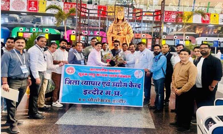 एमएसएमई.-के-फार्मा-उद्योग-प्रतिनिधियों-का-दल-हैदराबाद-फार्मा-सेज-के-अध्ययन-दौरे-पर-हुआ-रवाना