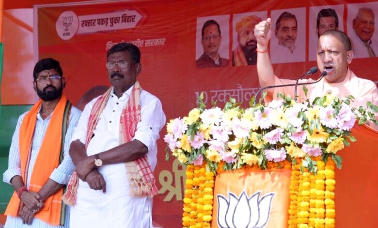 लालटेन-की-केरोसिन-बेचकर-बिहार-में-अंधेरा-करने-वाले-अब-राशन-हजम-करने-की-तैयारी-में-हैं-–-सीएम-योगी