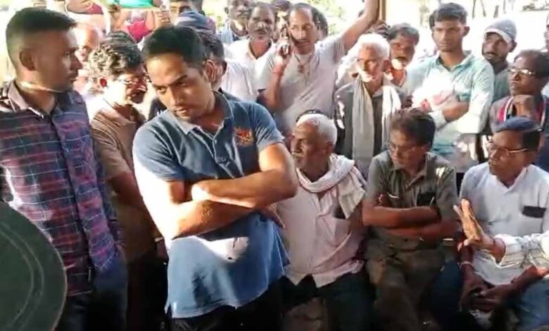 धर्मांतरण-विवाद:-शव-दफनाने-को-लेकर-हंगामा,-प्रशासन-की-हस्तक्षेप-से-सुलझा-मामला,-दूसरे-जिले-में-किया-गया-अंतिम-संस्कार