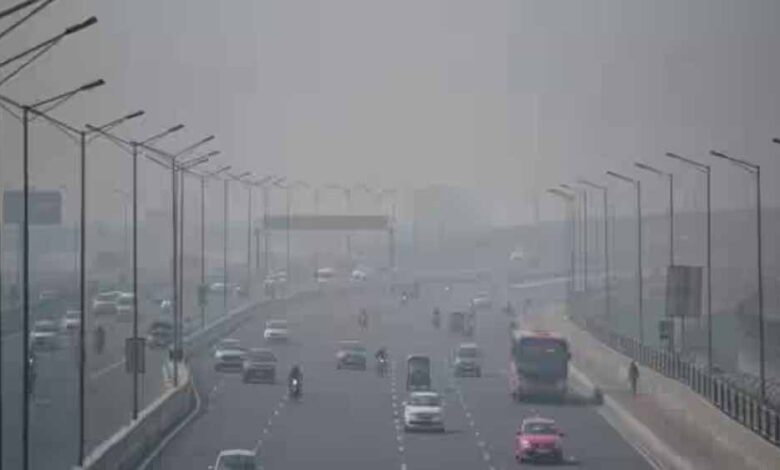दिल्ली-में-‘जहरीली-हवा’-का-कहर:-कई-इलाकों-में-aqi-400-के-पार,-स्थिति-रेड-ज़ोन-में