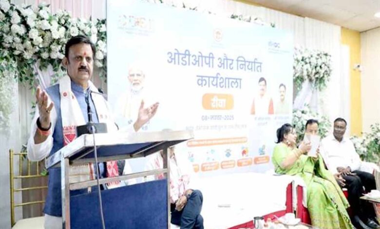 कुटीर-उद्योगों-की-स्थापना-एवं-स्थानीय-उत्पादों-के-प्रोत्साहन-से-रोजगार-के-अवसर-उपलब्ध-हो-सकेंगे-:-उप-मुख्यमंत्री-शुक्ल