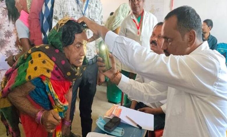 डिण्डोरी-जिले-में-मेगा-स्वास्थ्य-शिविर-का-आयोजन,-7170-जनजातीय-लोगों-का-हुआ-स्वास्थ्य-परीक्षण