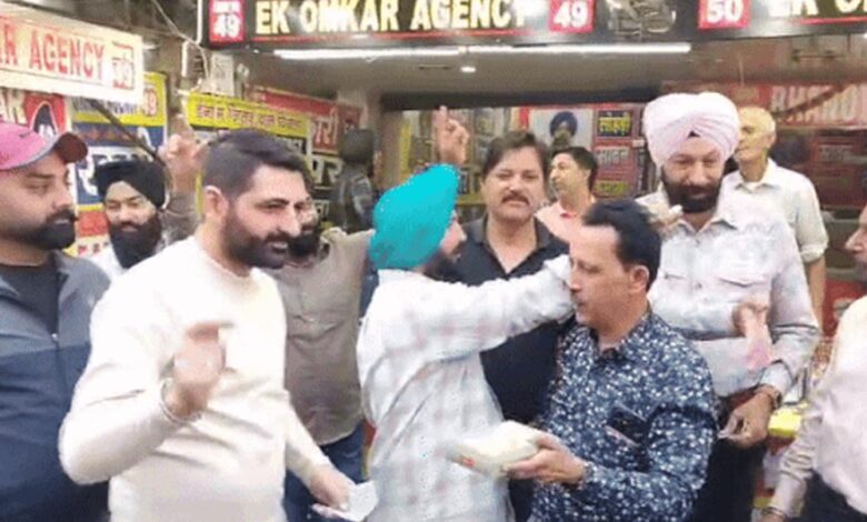 पंजाब-की-₹1-करोड़-लॉटरी-का-विजेता-खोजा-जा-रहा,-लुधियाना-में-ढोल-ढमाके-के-साथ-क्लेम-की-चेतावनी