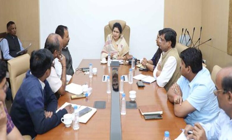 विकास-कार्यों-में-तेजी-लाएं,-जनता-को-मिले-सीधा-लाभ-:-राज्यमंत्री-श्रीमती-गौर