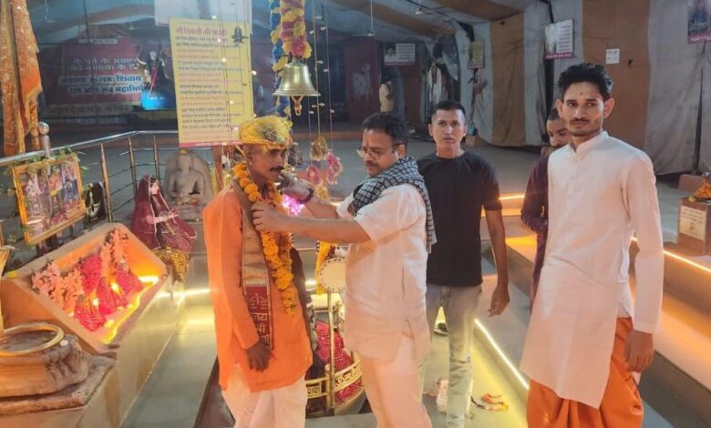 खंडवा-में-मुस्लिम-युवक-ने-दिखाया-सनातन-प्रेम,-महादेवगढ़-मंदिर-की-चौकीदारी-संभालेंगे