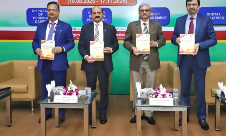 पारदर्शिता-को-सशक्त-बनाने-के-बैंक-की-डिजिटल-पहलों-का-अनावरण-करने-हेतु-केंद्रीय-सतर्कता-आयुक्त-ने-पीएनबी-का-दौरा-किया