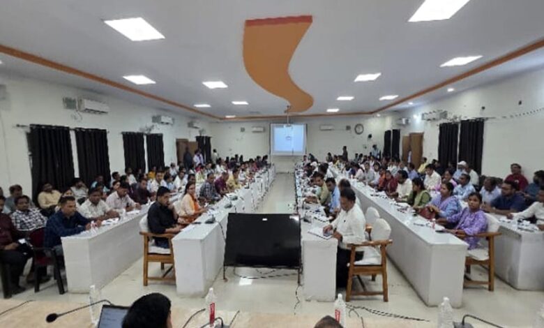 अम्बिकापुर-:-ई-ऑफिस-प्रणाली-पर-अधिकारी-कर्मचारियों-को-दिया-गया-प्रशिक्षण