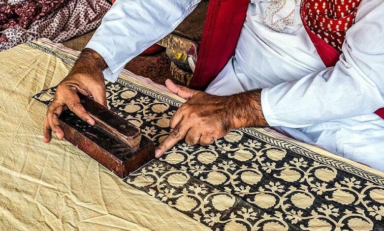 मध्यप्रदेश-पर्यटन-की-नई-पहल:-महेश्वर-में-हैंडलूम-और-कुक्षी-में-क्राफ्ट-टूरिज्म-विलेज-का-विकास