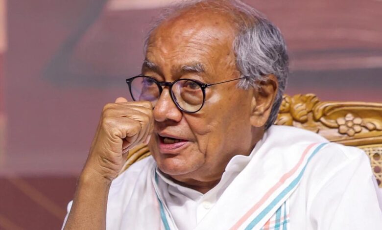 दिग्विजय का मोहन भागवत पर हमला: कहा — संघ की तुलना हिंदू धर्म से सनातन का अपमान