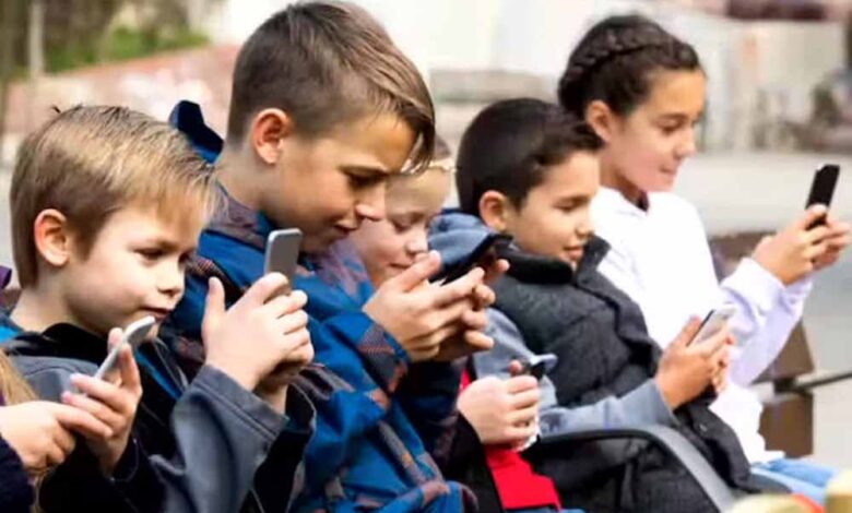 16 साल से कम उम्र के बच्चों के फेसबुक-इंस्टाग्राम अकाउंट होंगे बंद, 10 दिसंबर से लागू होगा नियम