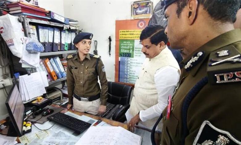 मुख्यमंत्री डॉ. यादव ने एमजी रोड़ थाने का किया औचक निरीक्षण