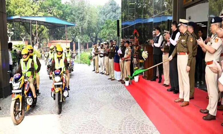 दिल्ली-पुलिस-की-फील्ड-फोर्स-मजबूत:-बेड़े-में-शामिल-हुई-55-नई-पीसीआर-वैन-और-156-ओम्नी