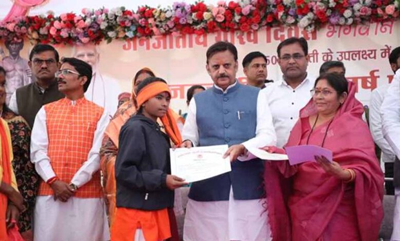 महापुरूषों-के-स्मरण-से-मन-में-देश-प्रेम-की-भावना-जागृत-होती-है-:-उप-मुख्यमंत्री-शुक्ल