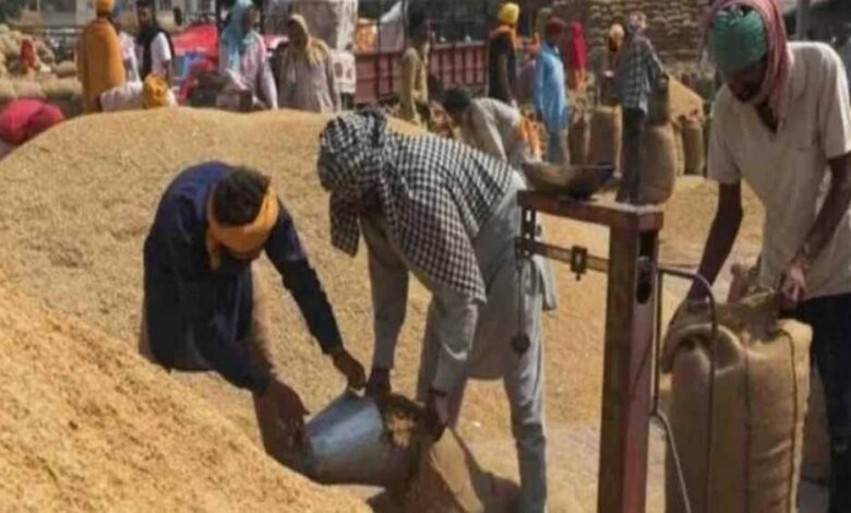 यूपी-में-धान-खरीद-को-निरंतर-मिल-रहा-किसानों-का-साथ