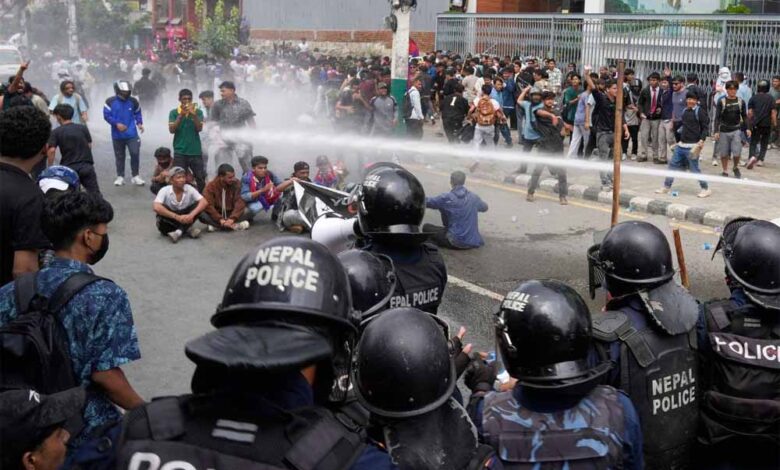 जेन-जी-का-देशभर-में-उबाल:-विरोध-प्रदर्शनों-में-पुलिस-पर-पथराव,-कई-इलाके-तनावग्रस्त