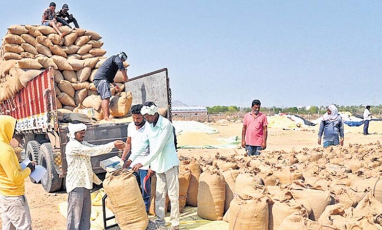 यूपी-में-धान-खरीद-को-निरंतर-मिल-रहा-किसानों-का-साथ