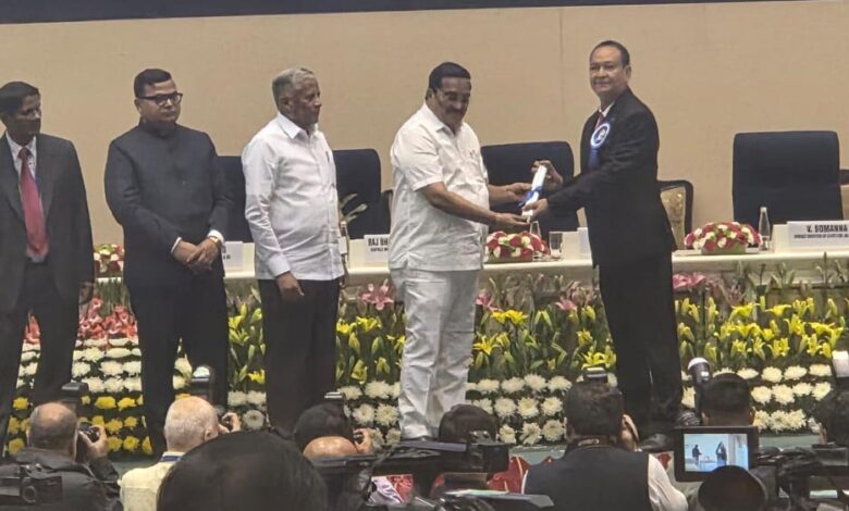 सूरजपुर-:-जल-शक्ति-जन-भागीदारी-अभियान-1.0-के-अंतर्गत-सूरजपुर-जिले-को-उत्कृष्ट-प्रदर्शन-के-लिए-25-लाख-रूपये-की-पुरस्कार-राशि-की-गई-प्रदान