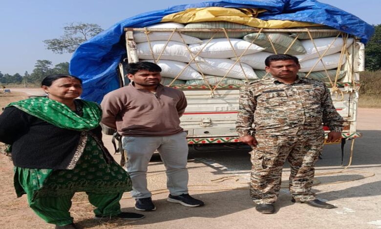 रायपुर-:-राजस्व-टीम-ने-साईंटागर-बैरियर-के-पास-60-बोरी-अवैध-धान-परिवहन-करते-किया-जब्त